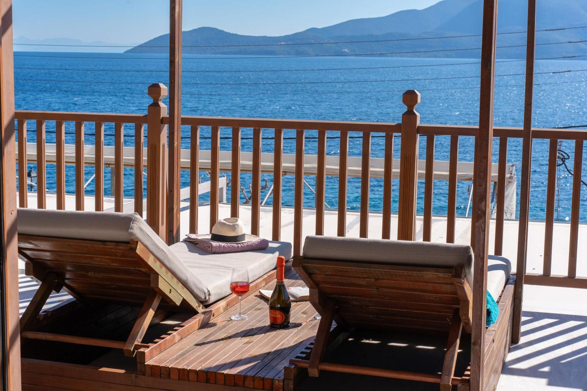 Sea Rock Apartment Айя-Евфимия Экстерьер фото