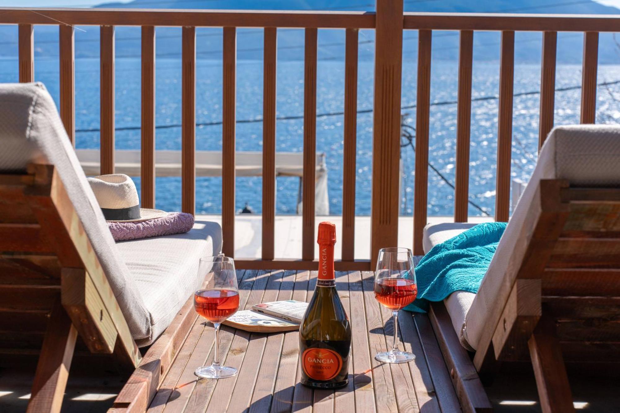 Sea Rock Apartment Айя-Евфимия Экстерьер фото